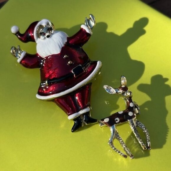 HOLIDAY🎄🎄Santa and Reindeer Vintage BROOCH SET - Picture 3 of 5